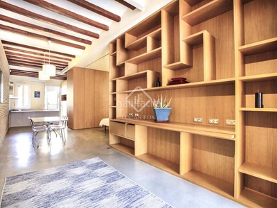 Apartamento propiedad con dos dormitorios y terraza de uso privado ubicada cerca de la rambla del Poblenou en Barcelona