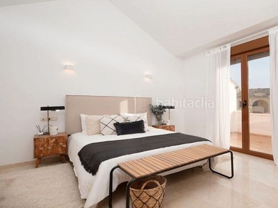 Casa adosada con 2 habitaciones con parking, calefacción y aire acondicionado en Casares