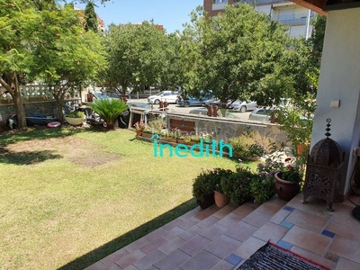 Casa gran en mitad del pueblo, oportunidad en Sant Andreu de la Barca