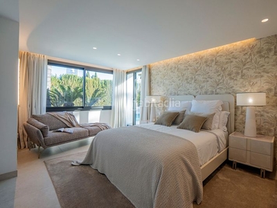Casa villa totalmente reformada de 4 dormitorios y 5 baños en nueva andalucía. en Marbella