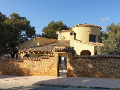 Chalet independiente con terreno en venta en la Villa Martín