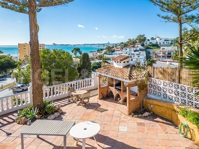 Chalet villa estilo andaluz cerca de la playa en Torremuelle Benalmádena