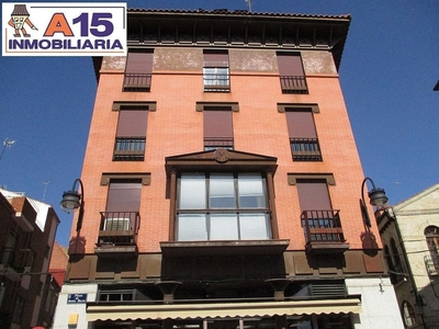 Dúplex en venta en calle De Los Herreros Benavente de 3 habitaciones con aire acondicionado y calefacción
