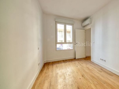 Piso con 2 habitaciones con ascensor, calefacción y aire acondicionado en Madrid