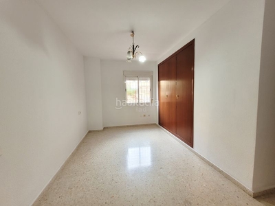 Piso con 3 habitaciones con ascensor, parking y piscina en Málaga