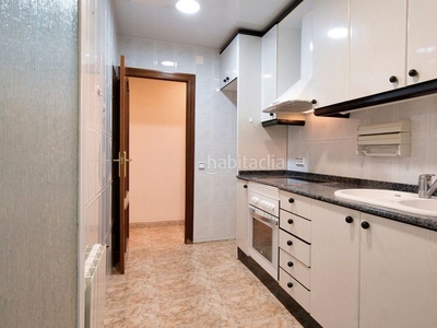 Piso con 3 habitaciones con ascensor y calefacción en Sant Boi de Llobregat