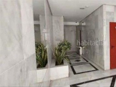 Piso con bastante amplitud de 2 dormitorios, terraza y garaje en Málaga