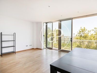 Piso con terraza y plaza de parking en venta en Poble Sec