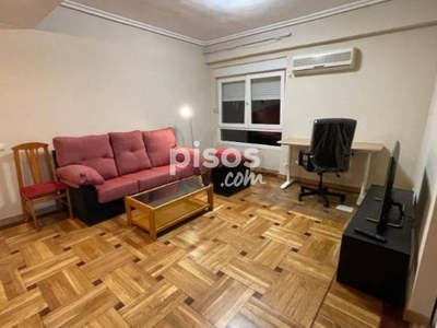 Piso en alquiler en Calle del Conde Duque en Universidad-Malasaña por 1.300 €/mes