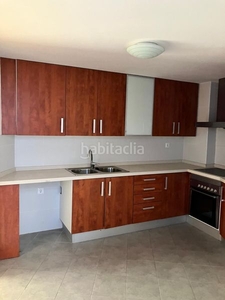 Piso en camino viejo del puig 5 piso con 3 habitaciones con ascensor y aire acondicionado en Pobla de Farnals (la)