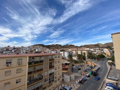 Piso en carlinda totalmente exterior y con vistas despejadas en Málaga