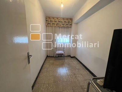 Piso en venta en nou barris - torre llobeta, 4 dormitorios. en Barcelona