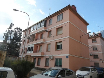 Venta de piso en Alcañiz de 3 habitaciones con balcón y aire acondicionado