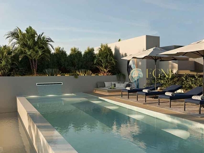 Villa con terreno en venta en la Avenida Playas del Duque' Marbella