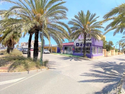 Villa con terreno en venta en la Calle Carabela' Playa Flamenca I