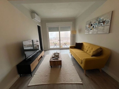 Alquiler de piso en calle Calzada de 3 habitaciones con terraza y muebles