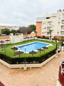 Alquiler de piso en Centro - Alcalá de Guadaira de 2 habitaciones con terraza y piscina