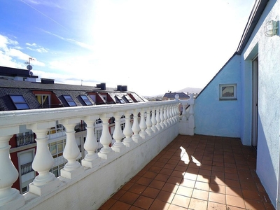 Dúplex en venta en avenida Álvaro Cunqueiro de 4 habitaciones con terraza y garaje
