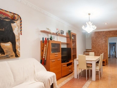 Fabulosa casa de pueblo, en el centro de Chiva!! Venta Chiva