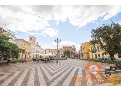 Piso en alquiler en Casco Antiguo - Centro de 2 habitaciones con terraza y garaje