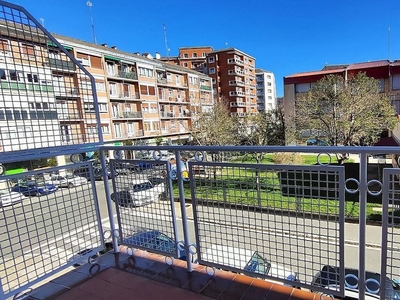 Piso en alquiler en Centro - Vitoria-Gasteiz de 4 habitaciones con terraza y muebles