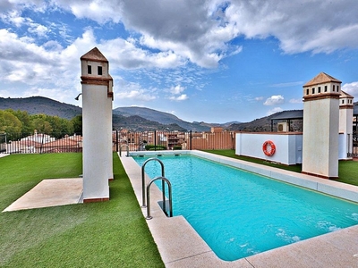 Piso en venta en Vélez de Benaudalla de 2 habitaciones con terraza y piscina