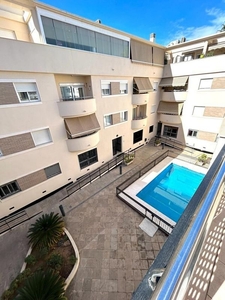 Venta de piso en Las Lagunas de 2 habitaciones con terraza y piscina