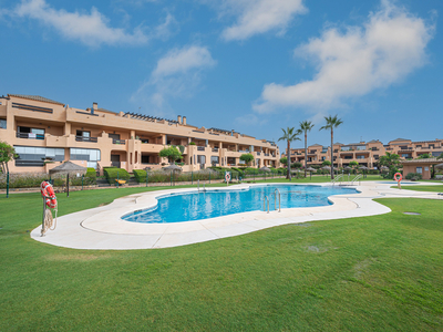 Century 21 Sun vende exclusivo piso con vistas al mar en Casares Beach! Venta Doña Julia Golf