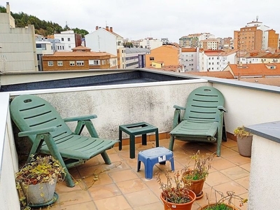 Alquiler de ático en Plaza España - Villa Pilar - Reyes Católicos - Vadillos de 2 habitaciones con terraza y garaje