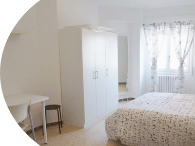 Alquiler de habitaciones en piso de 6 dormitorios en Arrabal, Zaragoza