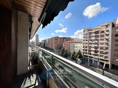 Alquiler de piso en Centro - Logroño de 2 habitaciones con terraza y garaje