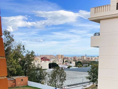 Alquiler de piso en Teatinos de 3 habitaciones con garaje y muebles