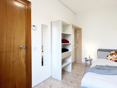 Amplia habitación en un apartamento de 9 dormitorios en Malasaña, Madrid