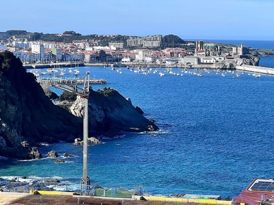 Ático en alquiler en Castro de 3 habitaciones con terraza y piscina