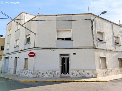 Casa esquinera soleada con garage, gran terraza y muchas habitaciones