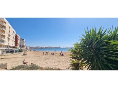 OPORTUNIDAD!! APARTAMENTO CON TERRAZA DE 12 METROS, PISCINA COMUNITARIA A POCOS METROS DEL MAR!