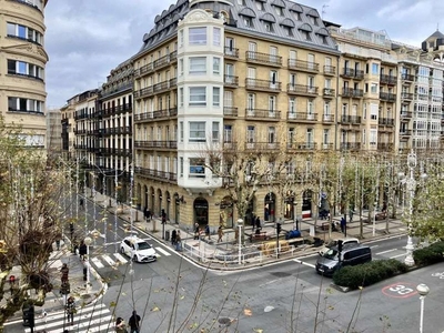 Piso en alquiler en Centro - San Sebastián-Donostia de 2 habitaciones con balcón y calefacción