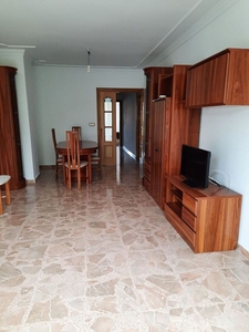 Piso en alquiler en Fátima de 4 habitaciones con muebles y balcón