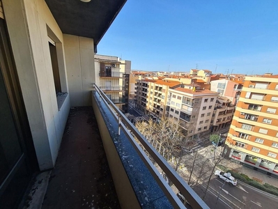 Piso en venta en calle Valencia de 5 habitaciones con garaje y balcón