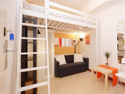 Se alquila habitación - Apartamento de 4 dormitorios - L'Eixample, Barcelona
