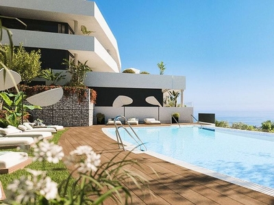 Venta de piso en carretera De Lomas de Marbella de 3 habitaciones con terraza y piscina