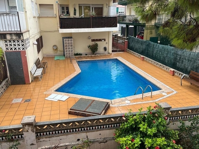Venta de piso en Segur de Calafell de 3 habitaciones con terraza y piscina