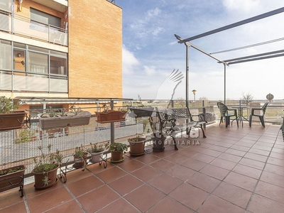 Venta de piso en Villanueva de la Torre de 1 habitación con terraza y garaje