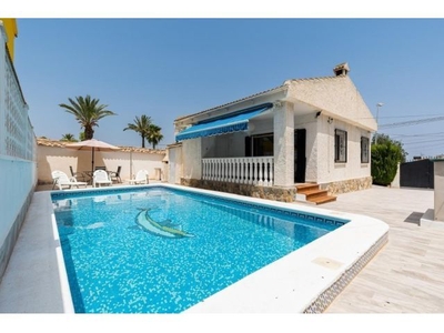 Villa en Venta en Torrevieja, Alicante