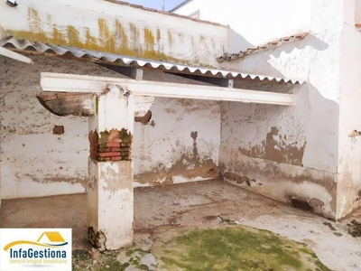 Venta Casa unifamiliar Valdepeñas. A reformar con terraza 273 m²