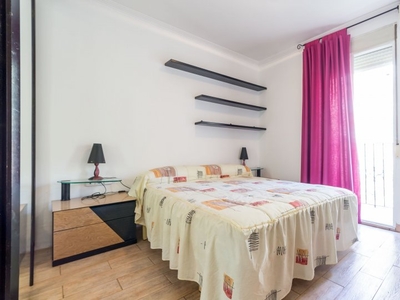 Habitación enorme en un apartamento de 4 dormitorios en L'Olivereta, Valencia