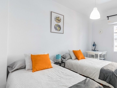 Habitación luminosa en apartamento de 3 dormitorios en Poblats Marítims