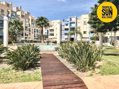 Ático en venta en paseo Carmen Sevilla de 3 habitaciones con terraza y piscina
