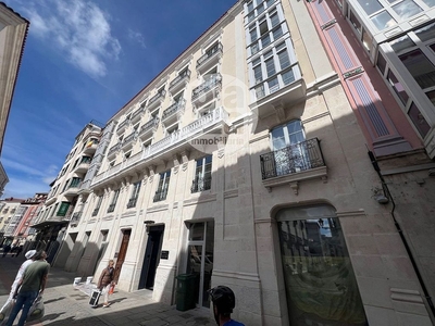 Dúplex en venta en Centro - Burgos de 3 habitaciones con garaje y balcón