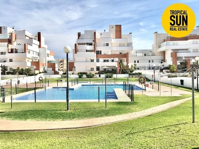 Piso en venta en avenida Ciudad de Cádiz de 3 habitaciones con terraza y piscina